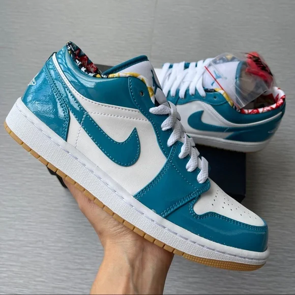 🤖Air Jordan 1 Low Cyber Teal🤖 - Picture 1 of 5